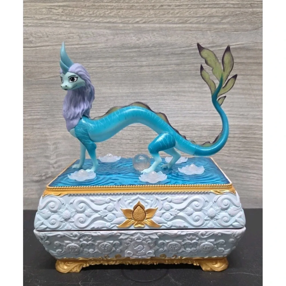 Disney Raya Sisu Dragon Chest jewelry box with color changing lights & music. E8